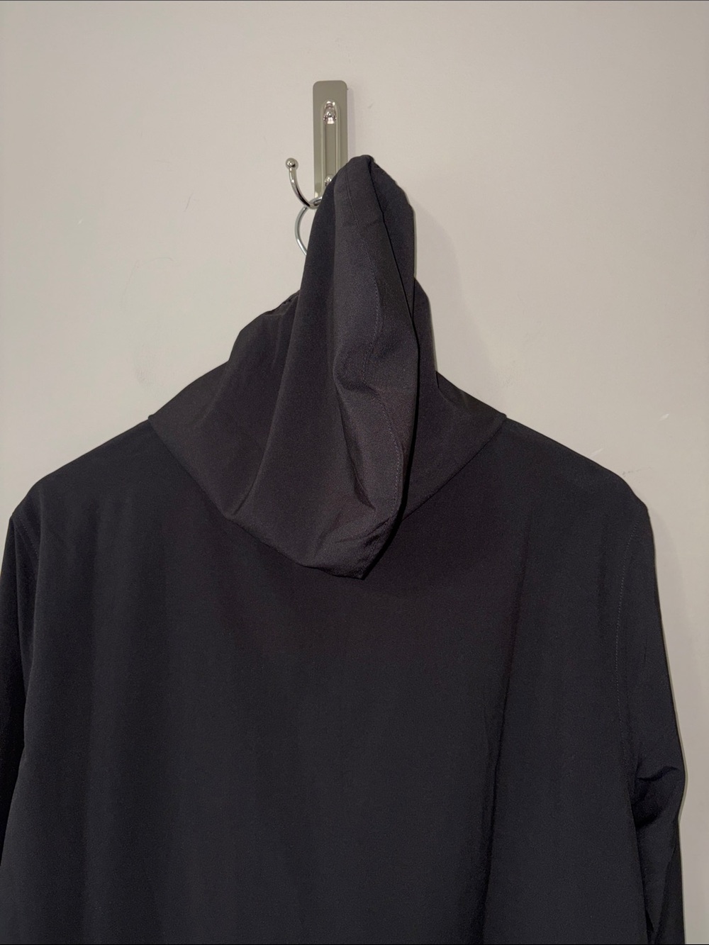 Vuori Outdoor Trainer Shell Black Mens Hooded Jacket Stretch Pockets Sz L - Picture 10 of 16